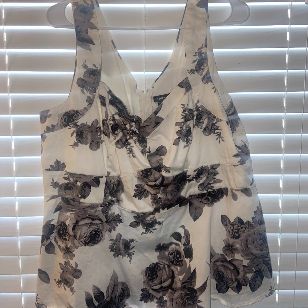 Torrid White and Grey Floral Top Plus Size 2X
